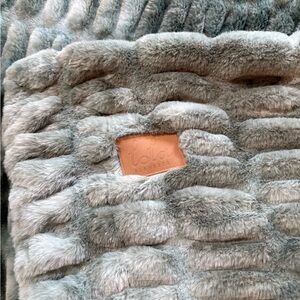 Lola blanket in color lily pad